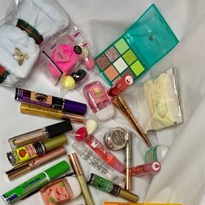 Makeup bundles